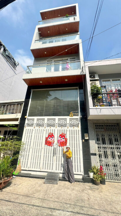 CHÍNH CHỦ CẦN BÁN NHÀ MẶT TIỀN ĐƯỜNG XE HƠI ĐẬU CỬA ĐƯỜNG BẾN VÂN ĐỒN, P.10, QUẬN 4 – NGANG LỚN