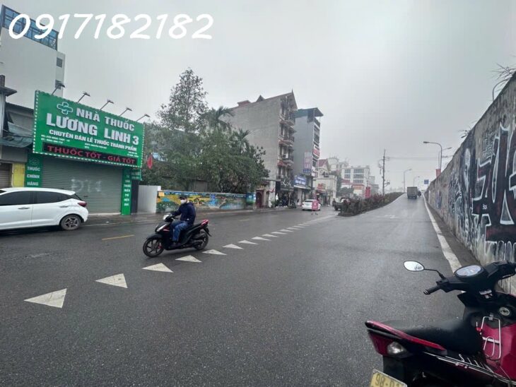 SIÊU HIẾM VỊ TRÍ VÀNG NGỌC THỤY LONG BIÊN. -HAI BƯỚC RA Ô TÔ TRÁNH THOÁNG TRƯỚC SAU THANG MÁY