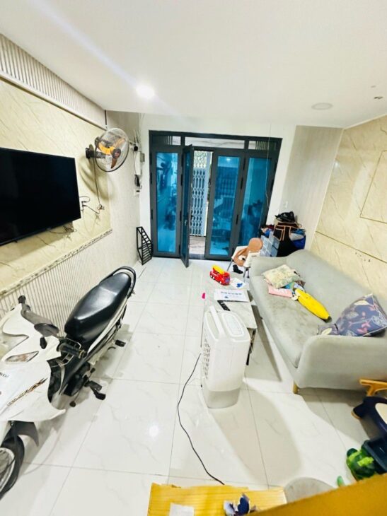 CẠNH HXH BÌNH THẠNH NGAY HÀNG XANH, GIÁP QUẬN 1 VÀ Q2, NHÀ MỚI ĐẸP Ở NGAY, GẦN 30M2, 3 TẦNG 4PN,