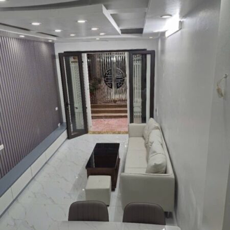 Bán nhà Lĩnh Nam giá 5.25 tỷ, diện tích 28m2, 5 tầng, mặt tiền 3m