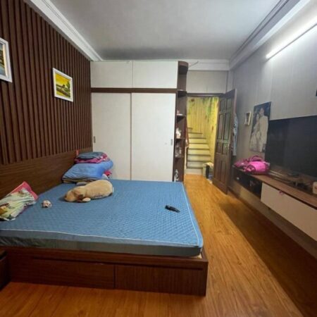 Bán nhà Tân Mai giá 6.6 tỷ, diện tích 33m2, 6 tầng, mặt tiền 4m