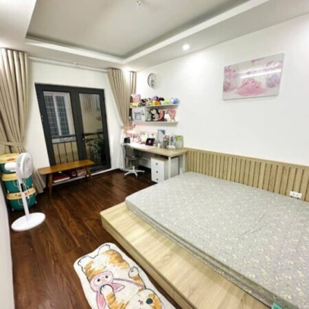 Bán nhà Hoàng Mai giá 7.1 tỷ, diện tích 32m2, 5 tầng, mặt tiền 3.5m