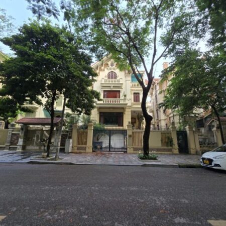 Bán biệt thự vị trí đẹp nhất bán đảo Linh Đàm view hồ, diện tích 254m2, mặt tiền 13m, giá chỉ 70 tỷ