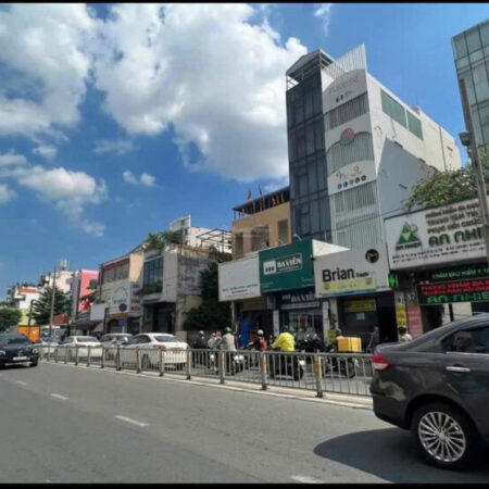 NGỘP bán GẤP nhà HXH đỗ quanh công viên 77m2 Trường Chinh ngang 4.3m gần ga T3 10.5 tỷ