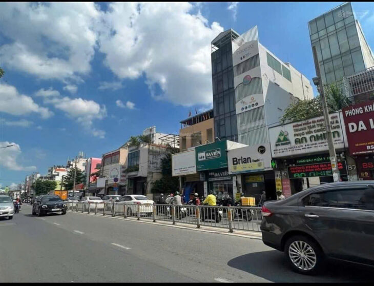 NGỘP bán GẤP nhà HXH đỗ quanh công viên 77m2 Trường Chinh ngang 4.3m gần ga T3 10.5 tỷ