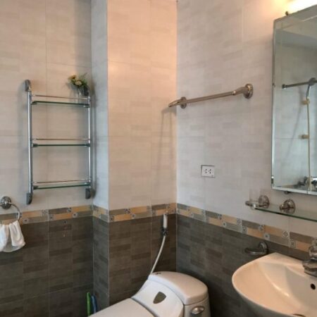 căn nhà 1 trệt 3 lầu 5 phòng ngủ 4 wc địa chỉ đối diện vincom lê văn việt Q9