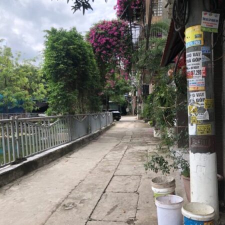 Bán nhà: Bằng B, Hoàng mai, 5 tầng, vị trí đỉnh, 1 nhà ra oto đỗ, view hồ. Hơn 5 tỷ