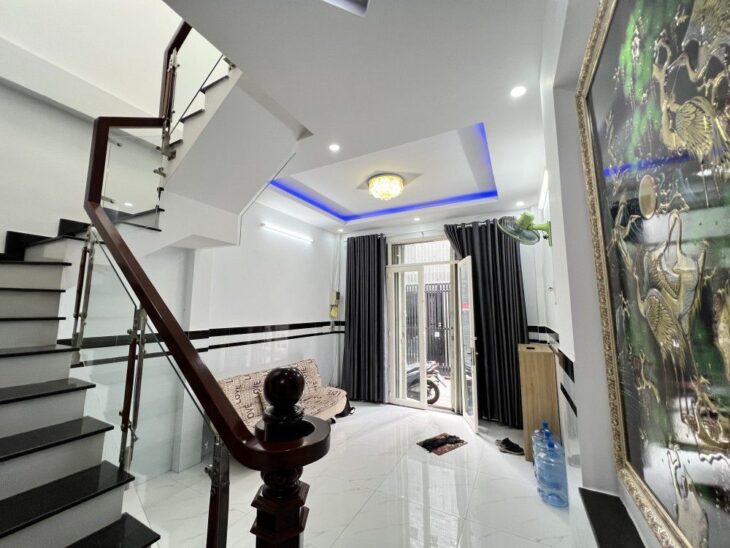 BÁN NHÀ TÂN BÌNH – PHƯỜNG 15 – HẺM 3M THÔNG – NHÀ MỚI TẶNG NỘI THẤT – VUÔNG A4 – 32M2 CHỈ 3.x TỶ