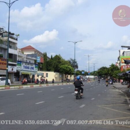 BÁN GẤP NHÀ MẶT PHỐ LÊ VĂN HIẾN – Mặt tiền đường lớn, thích hợp đầu tư sinh lời! BÁN GẤP NHÀ MẶT PHỐ LÊ VĂN HIẾN – Mặt tiền đường lớn, thích hợp đầu tư sinh lời!