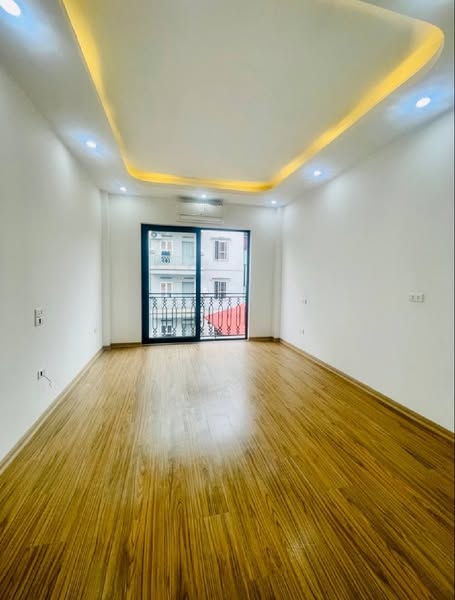 Đẹp từ NHÀ cho đến GIÁ 6 tầng THANG MÁY phố Mai Dịch chỉ 9.2 tỷ