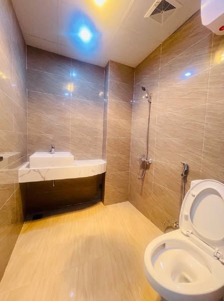 Đẹp từ NHÀ cho đến GIÁ 6 tầng THANG MÁY phố Mai Dịch chỉ 9.2 tỷ