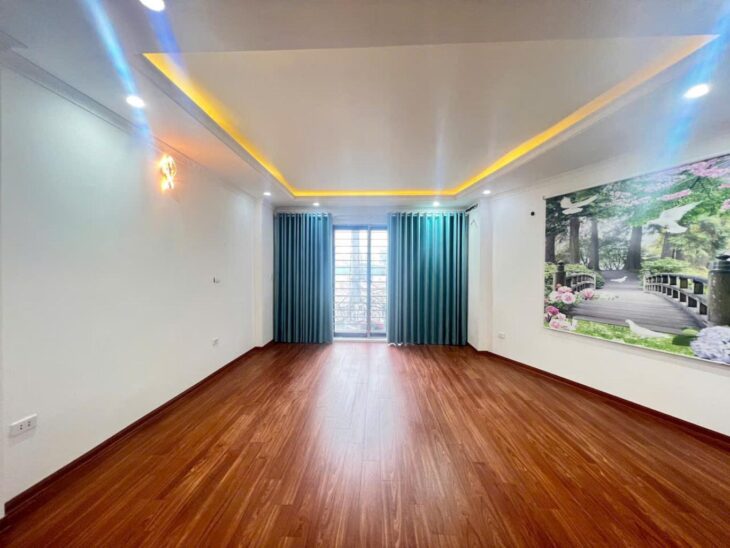 Bán nhà: Ngọc Hồi, 40m2, 5 tầng,tô đỗ cửa, lô góc, vị trí đẹp. cách bx Nước Ngầm 0.5km. hơn 7 tỷ