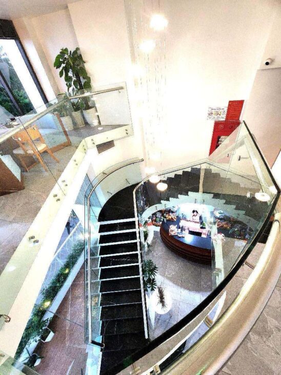 Siêu phẩm Lâm Hạ, 3 thoáng, 260m x 7 tầng, mặt tiền 45m, view hồ, dòng tiền 250tr/tháng