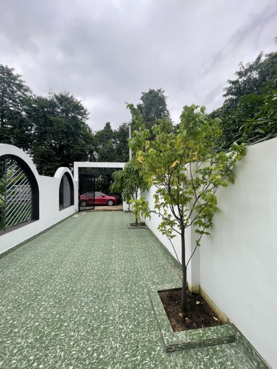 NHÀ 3 lầu, 5PN – CÓ SÂN DÀI SỌC 4*32=128m2, TX40 mặt tiền bờ kênh -5,750 TỶ
