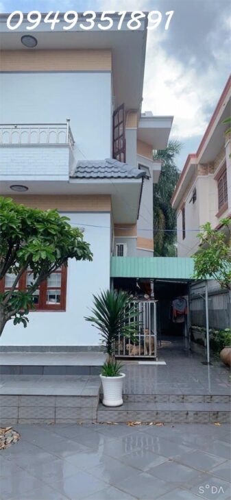 NHÀ BIỆT THỰ (GẦN VINHOMES) HXH 600M2 NGANG 18M SHR HOÀN CÔNG ĐỦ GIÁ 29,6Tỷ