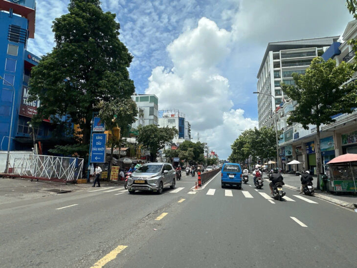 Bán nhà phố hẻm 497/ Phan Văn Trị 6 lầu ngang 5m 90m2 tiện làm VP view Emart chỉ 17 tỷ.