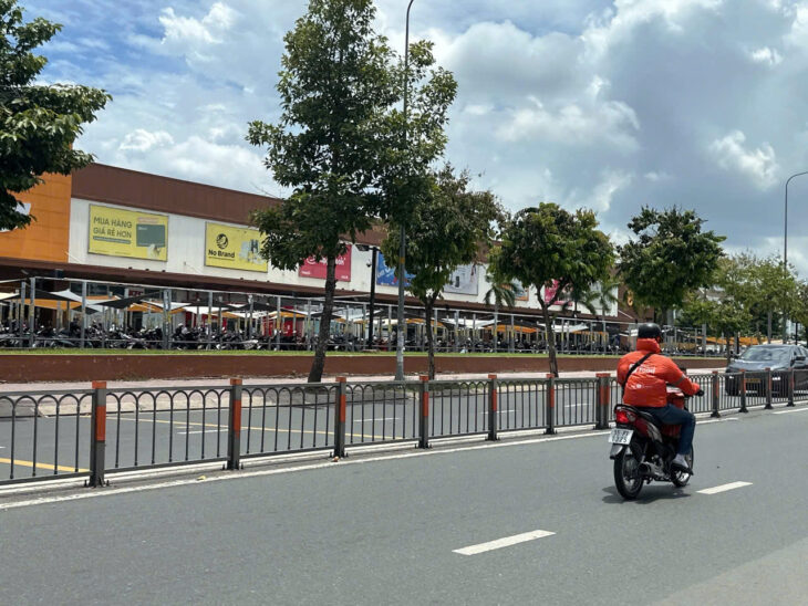 Bán nhà phố hẻm 497/ Phan Văn Trị 6 lầu ngang 5m 90m2 tiện làm VP view Emart chỉ 17 tỷ.