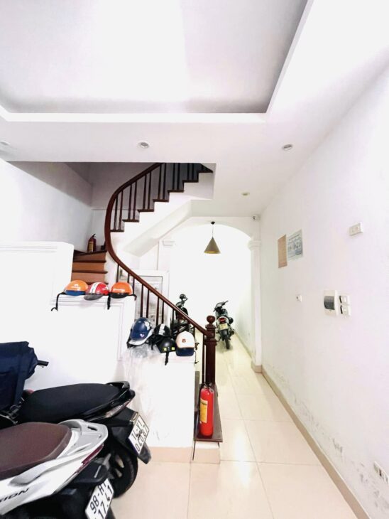 Bán NHANH nhà phố Pháo Đài Láng – Đống Đa, 40m2, 7 tầng dòng tiền giá chỉ 9,5 tỷ