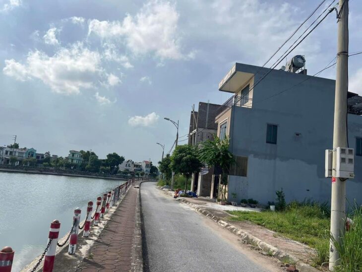 Đất mặt hồ quang trung 73m2