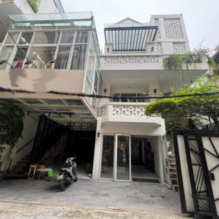 Bán nhà Sân Vườn-Phố Hoàng Quốc Việt (Phùng Chí Kiên) 164m2/3 Tầng/MT 11m 57 Tỷ