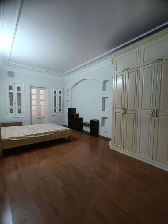 Mảnh đất vàng xây căn hộ Đống Đa ! Ô tô đỗ – khu phân lô – có ô chờ thang máy – giá dân cực mềm.