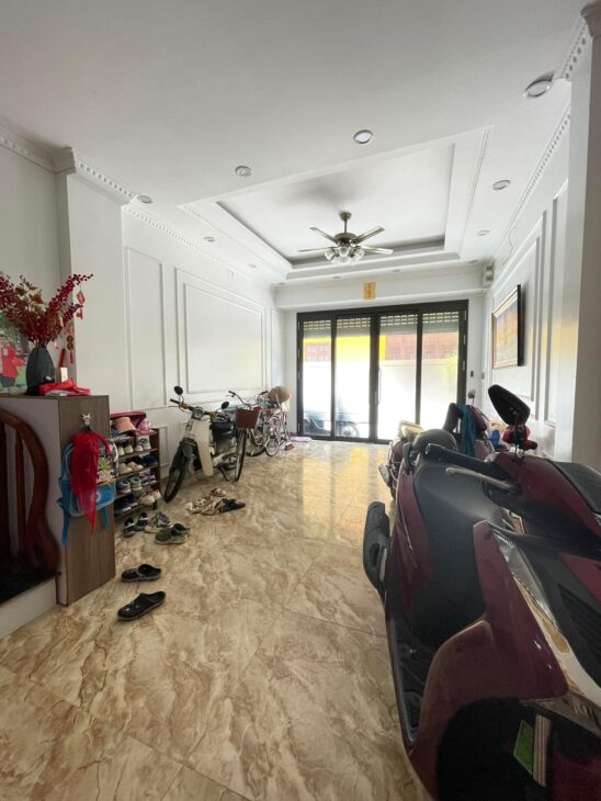BÁN NHÀ KIM GIANG-HOÀNG ĐẠO THÀNH-THANH XUÂN-6T-THANG MÁY-13.5T. LH: 0982769586