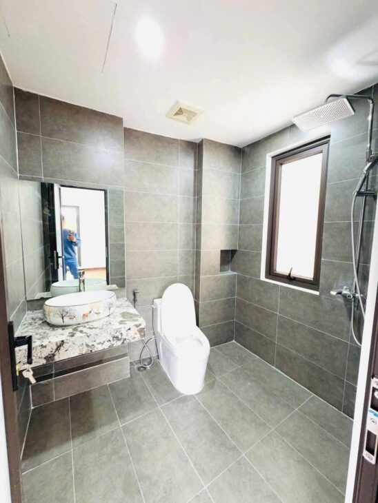 BÁN NHÀ BÁT KHỐI -LONG BIÊN – NHÀ MỚI – LÔ GÓC – NGÕ THÔNG – Ô TÔ 7 CHỖ VÀO NHÀ – GẦN HỒ