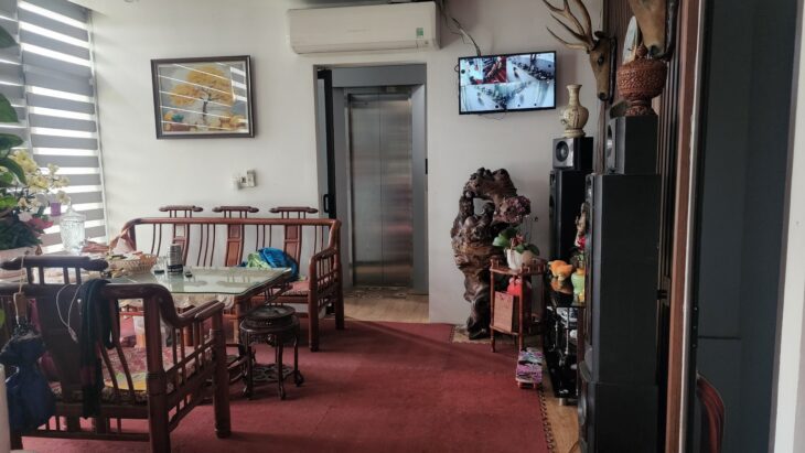 BÁN NHÀ MẶT PHỐ MAI ANH TUẤN – VIEW THẲNG RA HỒ HOÀNG CẦU – THANG MÁY – LÔ GÓC – 50m2 – MT 12m –