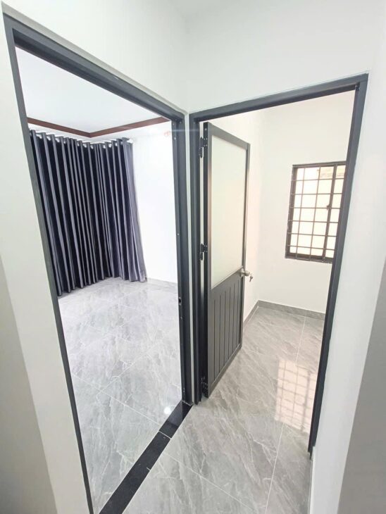 Bán nhà mới xây xịn xò – Nhà 1 trệt 1 lầu 2pn 2wc, NGAY NGÃ TƯ THUE ĐỨC
