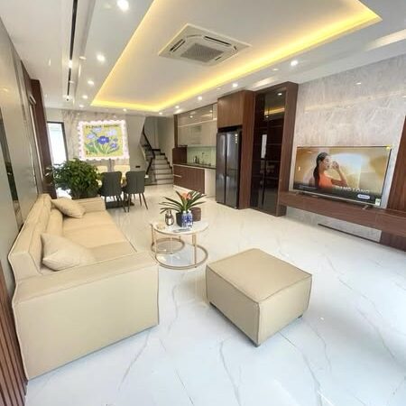 GIA THỤY – 3 THOÁNG – DT 45M – 5T – 3PN – Ô TÔ ĐỖ GẦN – ZÁ HƠN 6 TỶ XÍU – Ở SƯỚNG THÔI RỒI