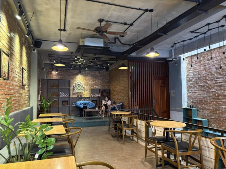 Bán nhà Ôtô tránh, Kinh doanh ngon-Ngõ 21 Lê Văn Lương 77m2/ 5Tầng, MT 6m 45 Tỷ