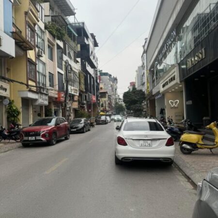 MẶT PHỐ NGUYỄN HY QUANG ! Mặt phố – Nhà hai mặt – Mặt tiền lớn – Kinh doanh tốt – Vỉa hè rộng.