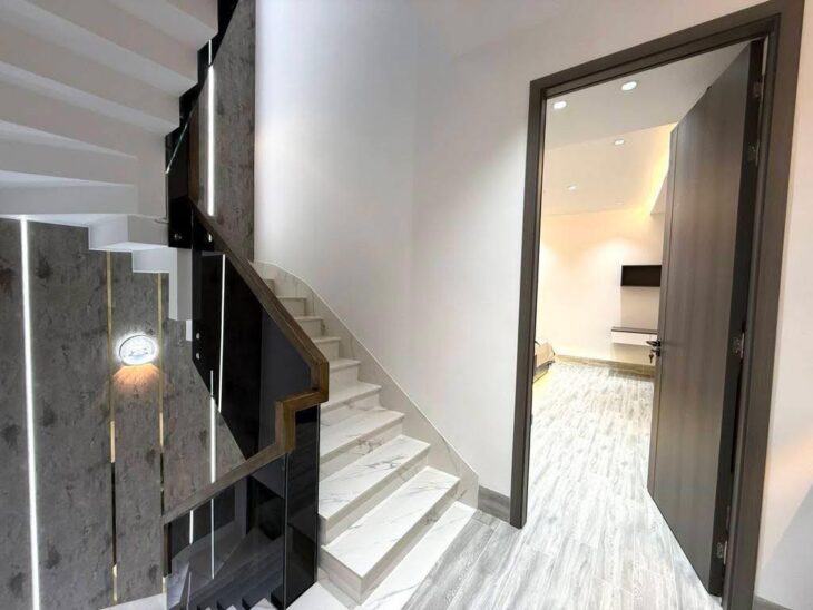 HIẾM !! Cách mặt tiền Võ Thị Nhờ chỉ 10m, ngay Vincom Trần Trọng Cung, hẻm oto, 5 Tầng, 55,4m2, P.