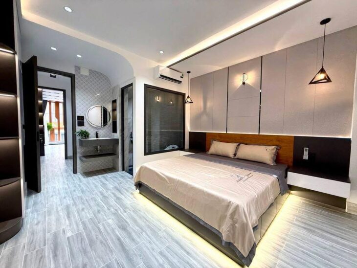 HIẾM !! Cách mặt tiền Võ Thị Nhờ chỉ 10m, ngay Vincom Trần Trọng Cung, hẻm oto, 5 Tầng, 55,4m2, P.