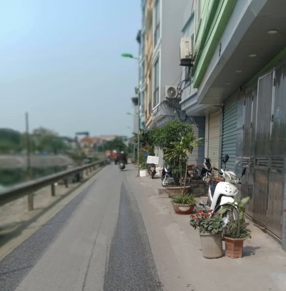 Bán Nhà: Tựu Liệt, Mặt đường Bờ Sông, 40m2, Kinh Doanh, oto đỗ cửa, sổ vuông. Nhỉnh 8 tỷ