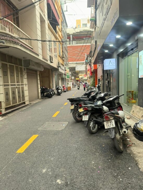 MẶT PHỐ NGUYỄN HY QUANG ! Mặt phố – Nhà hai mặt – Mặt tiền lớn – Kinh doanh tốt – Vỉa hè rộng.