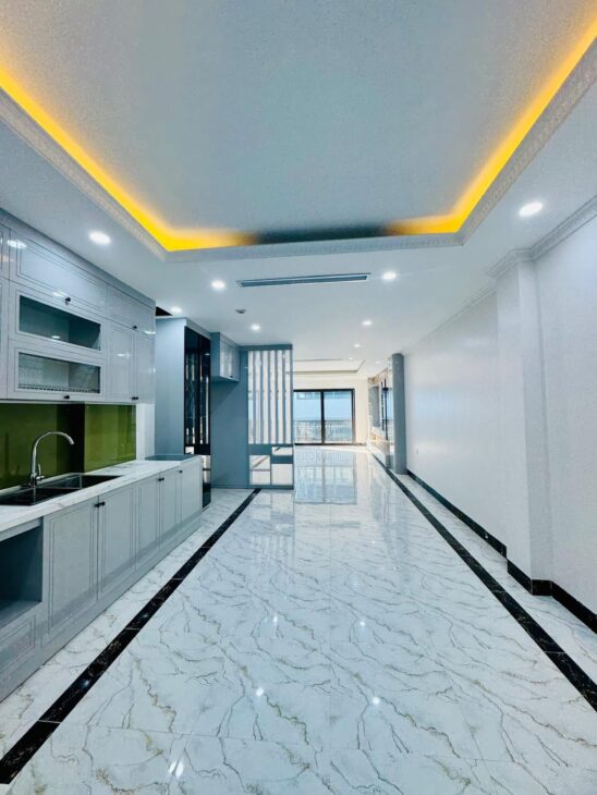 TOÀ NHÀ KINH DOANH – NGAY NGÃ TƯ ĐẠI LA – BẠCH MAI