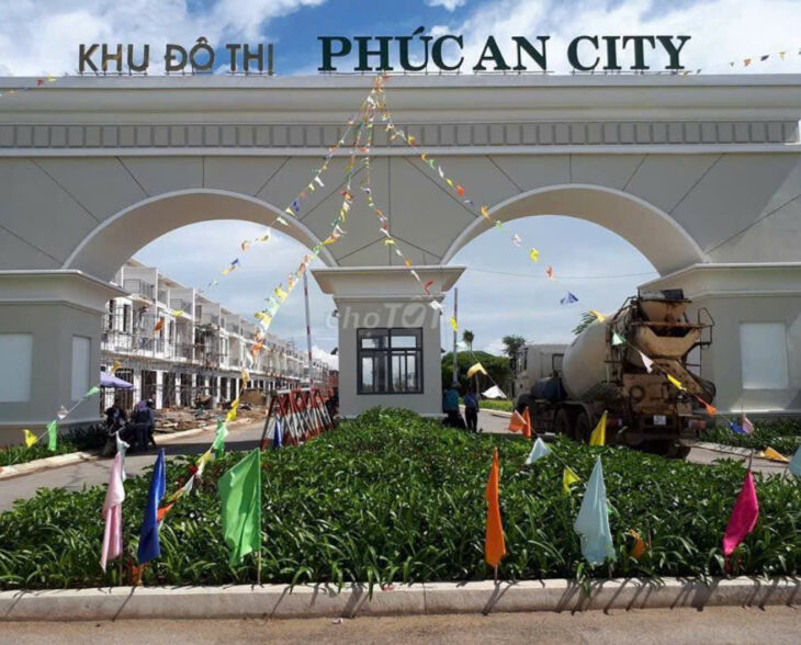 HOt!VỢ CHỒNG EM CHÍNH CHỦ 100% cần bán lô đất mặt tiền đường rộng 22m .