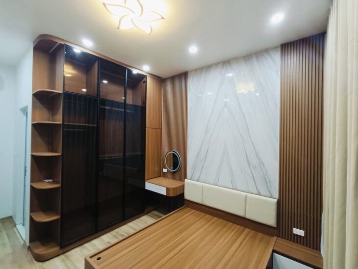 ???? ĐẲNG CẤP HOÀNG CẦU – PHÂN LÔ – Ô TÔ- 43M- MT4.1- 4 Tầng- 15.5 tỷ