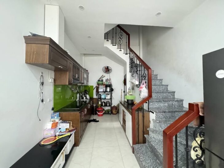 BÁN GẤP NHÀ MẶT PHỐ NGỌC THỤY- HÀNG XÓM MIPEC MẶT TIỀN RỘNG VỈA HÈ ĐÁ BÓNG