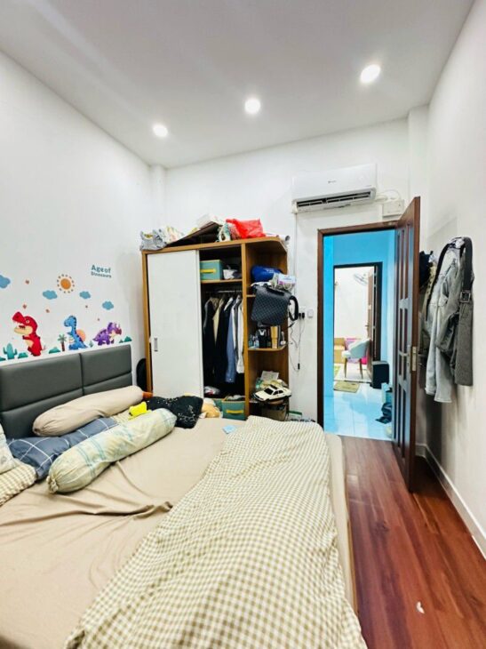 CẠNH HXH BÌNH THẠNH NGAY HÀNG XANH, GIÁP QUẬN 1 VÀ Q2, NHÀ MỚI ĐẸP Ở NGAY, GẦN 30M2, 3 TẦNG 4PN,