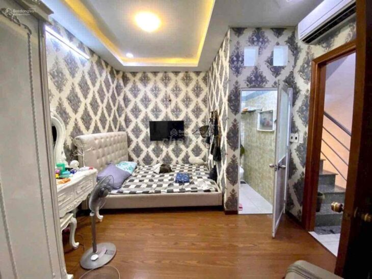 5.5 tỷ- bán nhà Mặt Tiền Hẻm Kinh Doanh buôn bán- Gần chợ Cây Quéo- Phú Nhuận