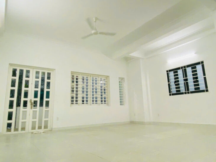 Cho thuê nhà 3 tầng, 7x19m (131m2), HXH 7m gần Metro phường Hiệp Thành, Quận 12