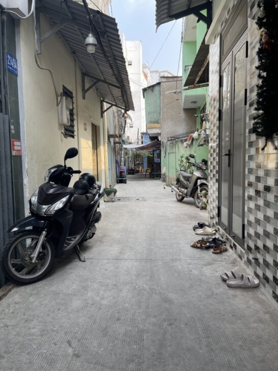 Bán Nhà Bùi Đình Túy 30m2, 3 Tầng 2 P.Ngủ Chỉ Nhỉnh 3 Tỉ