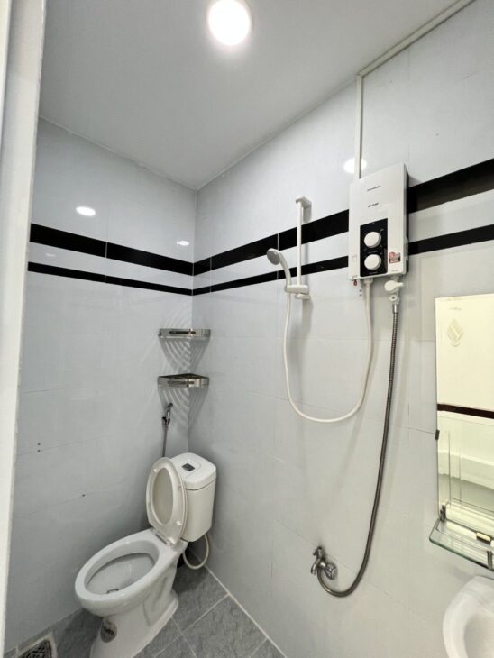 BÁN NHÀ TÂN BÌNH – PHƯỜNG 15 – HẺM 3M THÔNG – NHÀ MỚI TẶNG NỘI THẤT – VUÔNG A4 – 32M2 CHỈ 3.x TỶ