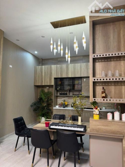 BÁN NHÀ NGUYỄN VĂN CỪ – Ô TÔ ĐỖ CỬA – KINH DOANH ĐỈNH – 51M2 ×5 TẦNG -12 TỶ