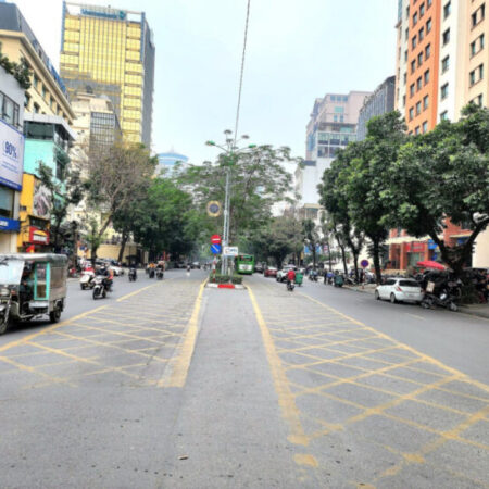 Cực gấp! bán nhà mặt phố Giảng Võ 140m2 7 tầng vỉa hè rộng kinh doanh vô địch