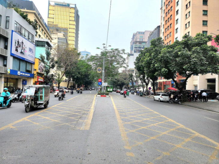 Cực gấp! bán nhà mặt phố Giảng Võ 140m2 7 tầng vỉa hè rộng kinh doanh vô địch