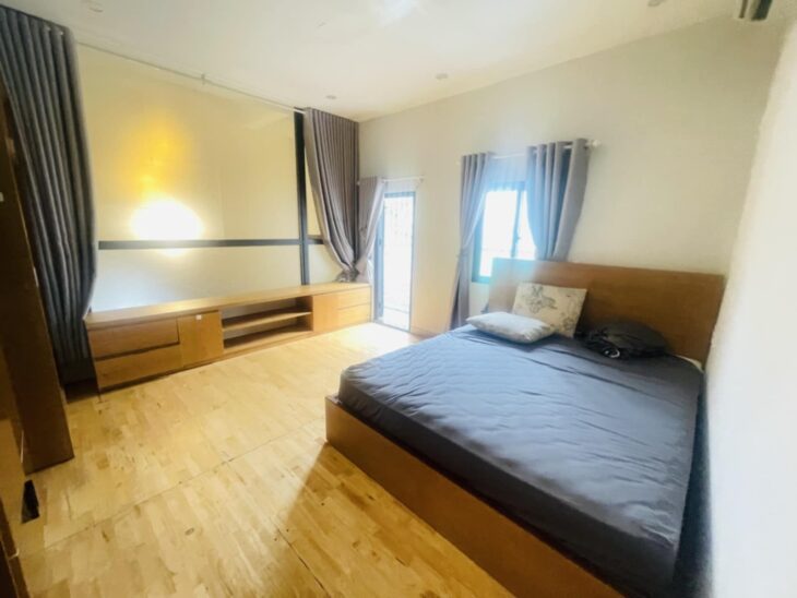 Lô góc mặt tiền, nhà 2 tầng, 3 phòng ngủ, sát Hồ Xuân Hương, chỉ 7 tỷ XX