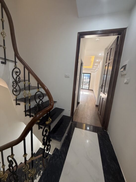 bán nhà Thanh Xuân 30m Kim Giang, sát ô tô tải tránh, ngõ nông